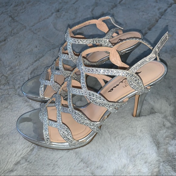 high heels - Picture 2 of 5